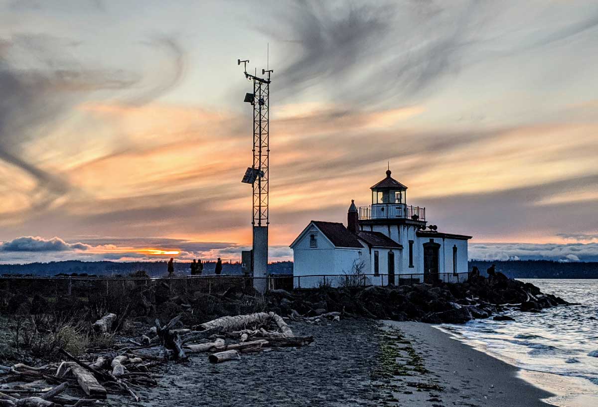A lighthouse in Discovery park.